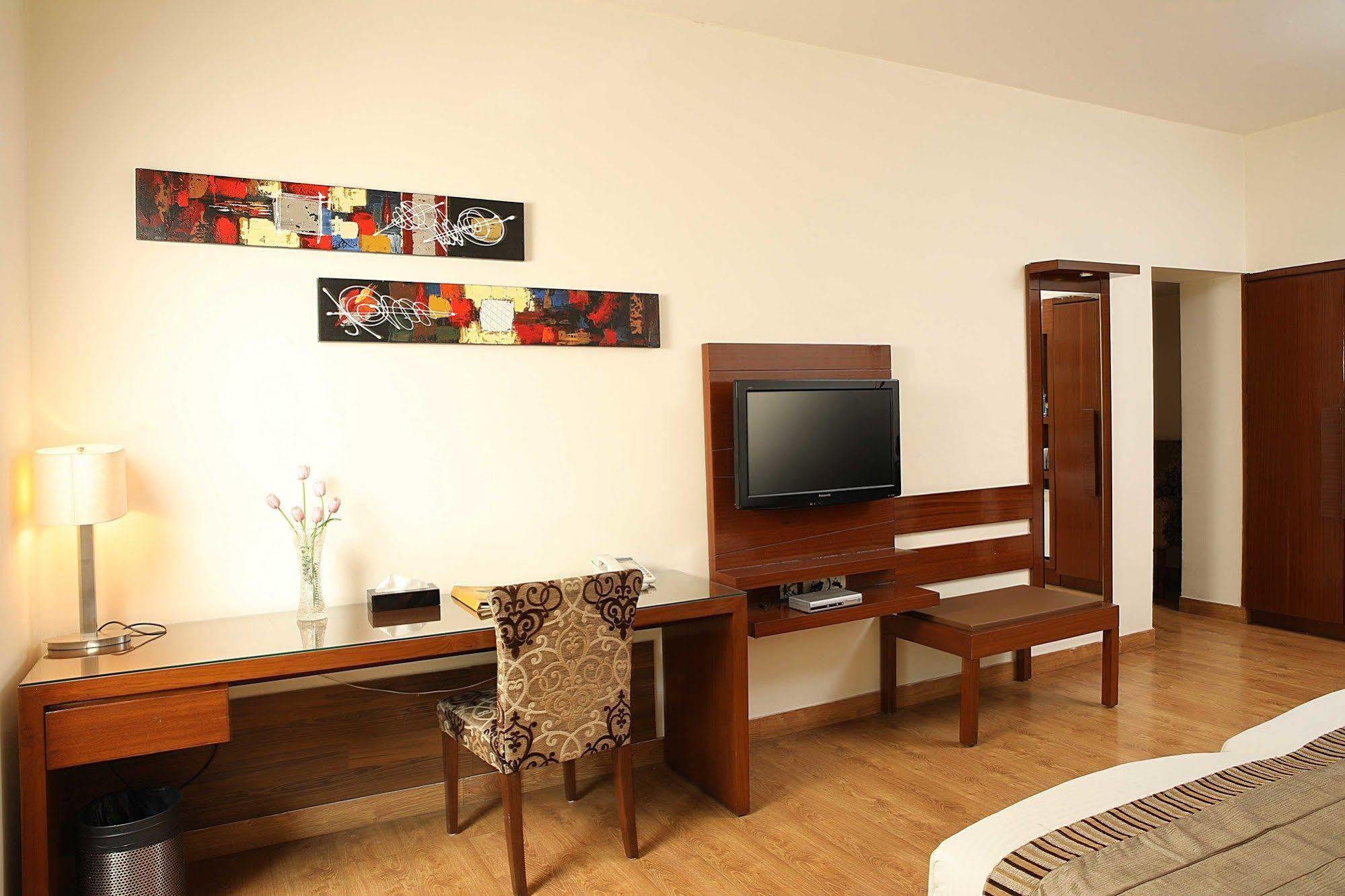 Ahuja Residency Sunder Nagar Hotell New Delhi Exteriör bild