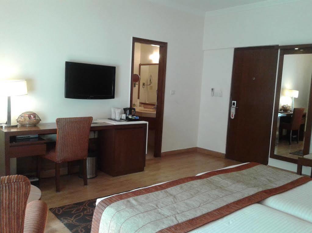 Ahuja Residency Sunder Nagar Hotell New Delhi Exteriör bild