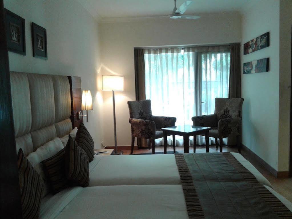 Ahuja Residency Sunder Nagar Hotell New Delhi Exteriör bild