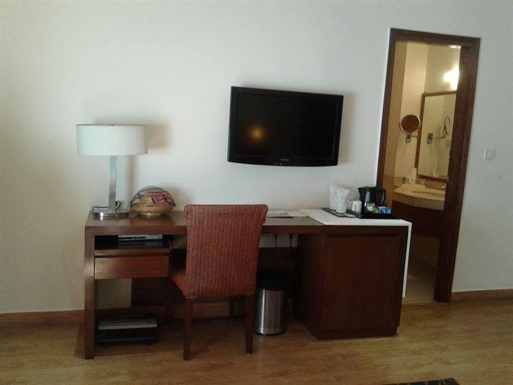 Ahuja Residency Sunder Nagar Hotell New Delhi Exteriör bild