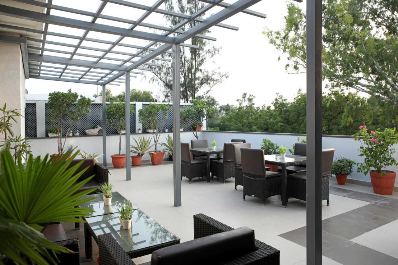 Ahuja Residency Sunder Nagar Hotell New Delhi Exteriör bild